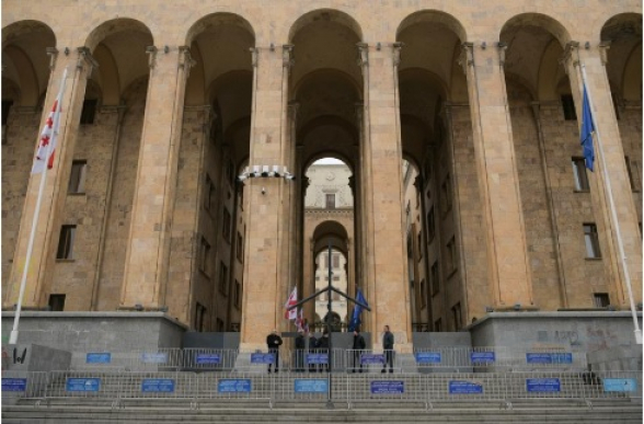 Парламент Грузии проголосовал против законопроекта об иноагентах во втором чтении