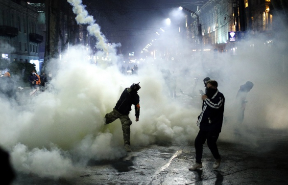 Почти 60 полицейских пострадали на акциях протеста в Тбилиси