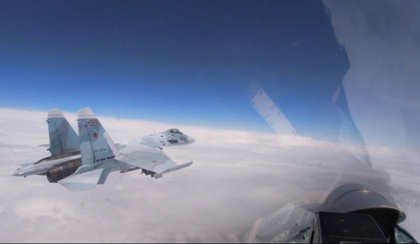 Появилось видео пролета Су-27 возле американского беспилотника