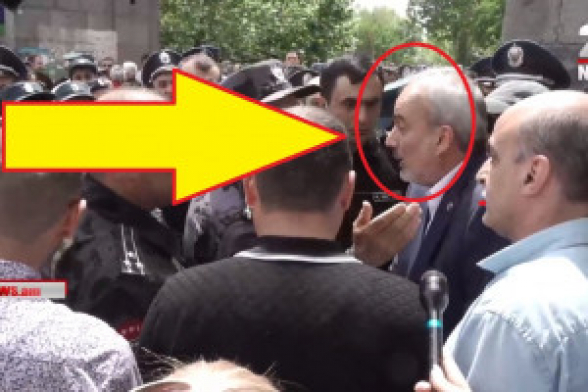 Граждане прогнали Жирайра Сефиляна и Ара Папяна с акции протеста (видео)