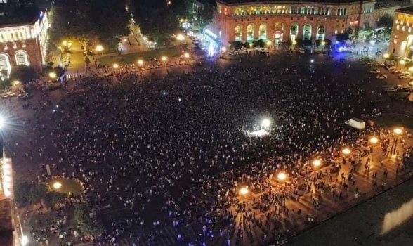 Митинг на площади Республики (видео)
