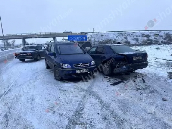 Արարատում 10 ավտոմեքենա է բախվել