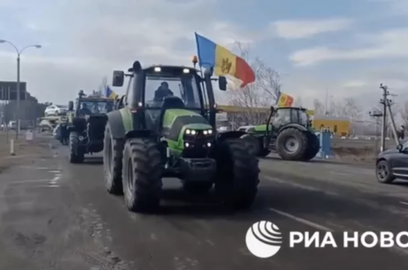 В Молдавии фермеры заблокировали дорогу у пограничного поста