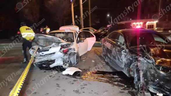 Երևանում բախվել է 3 մեքենա․ 1 հոգի տեղափոխվել է հիվանդանոց