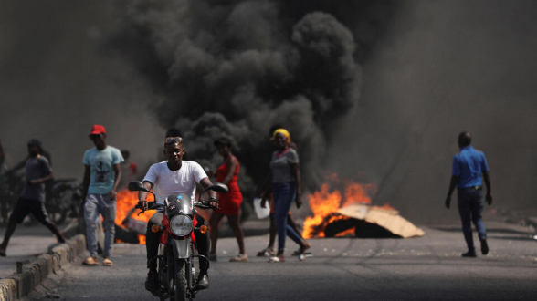 Банды напали на дворец президента Гаити