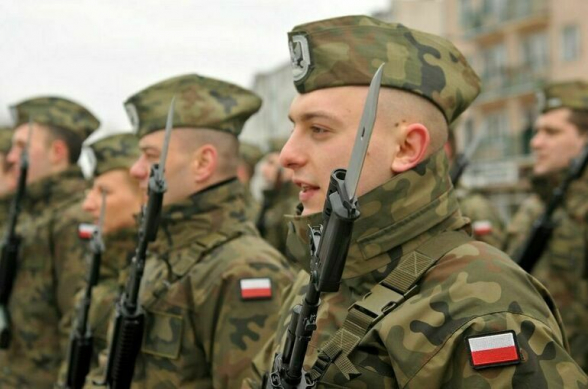 В Польше не планируют возвращать обязательную военную службу