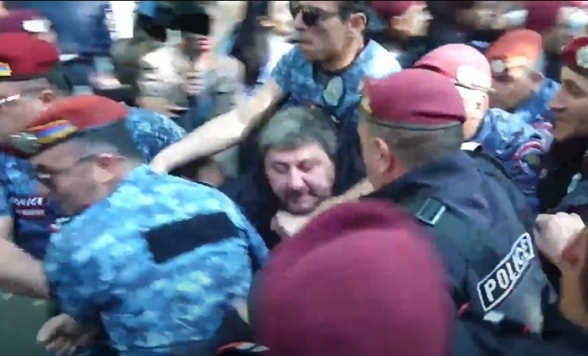 «Красные береты» задержали Игоря Хачатурова (видео)