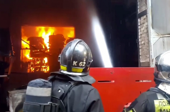 Մոսկվայում արտադրական և պահեստային շենք է այրվում․ հրդեհի մակերեսը հասել է 4000 քմ-ի (տեսանյութ)