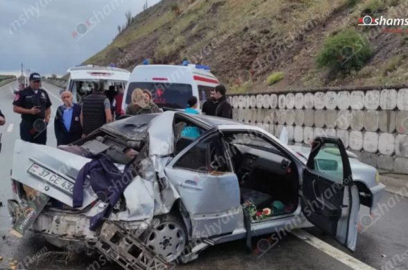 1 զոհ, 3 վիրավոր. Երևան-Սևան ճանապարհին «Mercedes»-ը բախվել պաշտպանիչ բետոնե հենապատին