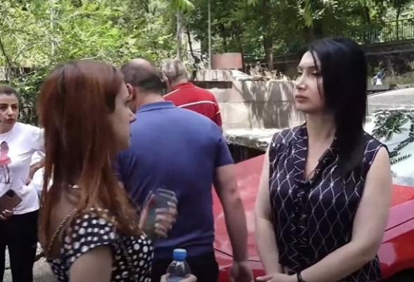 «Մայր Հայաստան» խմբակցության անդամներն Ազատության 12 հասցեում են, որտեղ բնակիչները բողոքի գործողություն են իրականացնում (տեսանյութ)