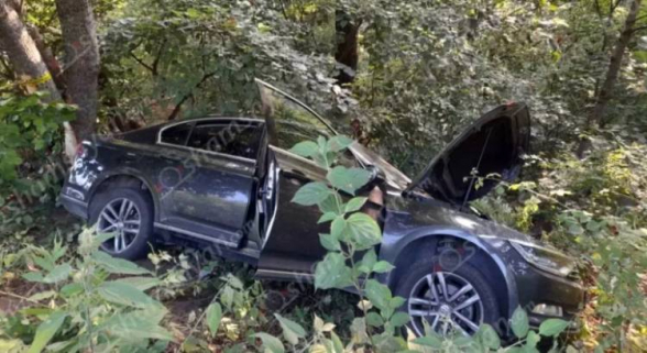 42-ամյա վարորդը «Volkswagen»-ով բախվել է ճամփեզրի ծառերին, վիրավnր կա