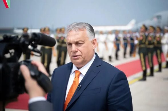 В Европарламенте призвали приостановить право голоса Венгрии в Евросовете из-за поездок Орбана