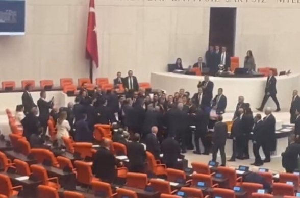 Թուրքիայի խորհրդարանում ծեծկռտուք է տեղի ունեցել (տեսանյութ)