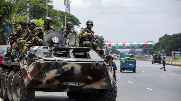 Военные Бангладеш обещают сформировать временное правительство