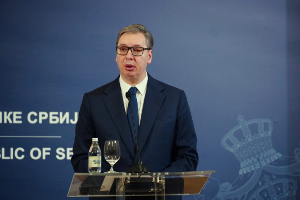 Вучич заявил о попытках Запада устроить цветную революцию в Сербии