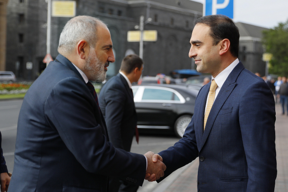 Տրանսպորտի ուղեվարձի թանկացումից առաջ արժեր իմանալ՝ ծանո՞թ է Փաշինյանը Լոքի «աբստամբության իրավունքի» տեսությանը