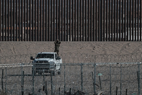 США начали переброску на границу с Мексикой тысяч военнослужащих