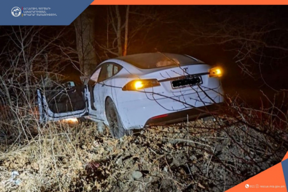 Երևան-Դիլիջան ճանապարհին «TESLA»-ն դուրս է եկել երթևեկելի հատվածից, սահել դեպի ձորը