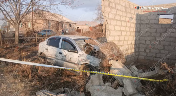 Արարատի մարզում բախվել են «Mercedes»-ն ու «Opel»-ը. վերջինը հայտնվել է բնակչի հողամասում՝ բախվելով քարե շինությանը. կա 1 զnh, 3 վիրшվnր