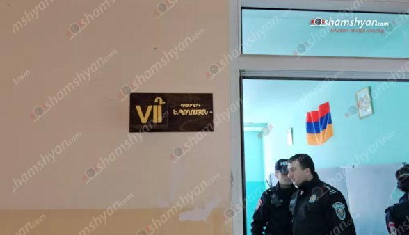 Ինքնակամ է թռել պատուհանից, ոչ ոք նրան չի հրել. տնօրենը մանրամասներ է պատմում Ջրվեժի դպրոցում տեղի ունեցած դեպքից