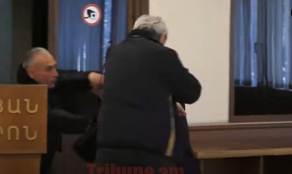 Թարս չափալախ, ծեծկռտուք, հայհոյանքներ` մտավորականների մասնակցությամբ