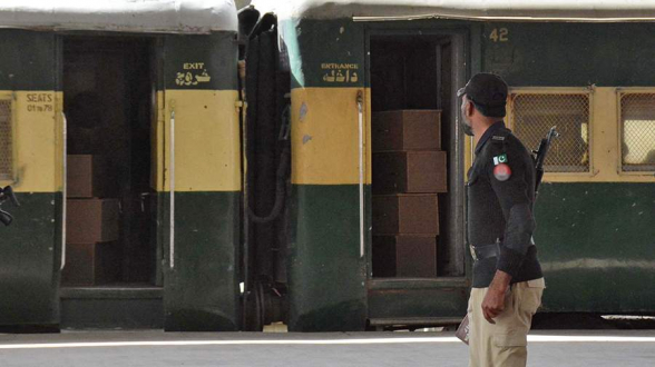 СМИ сообщили о минимум 50 погибших заложниках при захвате поезда в Пакистане