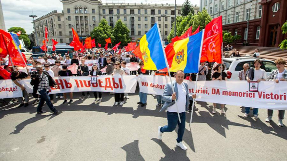 Молдавским учителям пригрозили увольнением за участие в парадах 9 мая