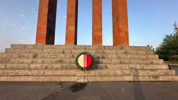 Ռոբերտ Քոչարյանի անունից ծաղկեպսակ է դրվել Սարդարապատի հուշահամալիրում