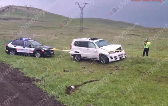 Շիրակի մարզում 28-ամյա վարորդը «Lexus GX 470»-ով դուրս է եկել երթևեկելի գոտուց և հայտնվել դաշտում․ 4 վիրшվորներն էլ երիտասարդ աղջիկներ են