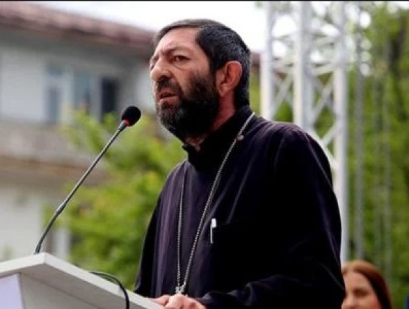 Ինքը չուլանում է մեծացել,դրա համար իր էությամբ չուլան է. նա  չգիտի՝ իր գլխին ինչ է գալու. Տեր Ահարոնը՝ Փաշինյանի մասին