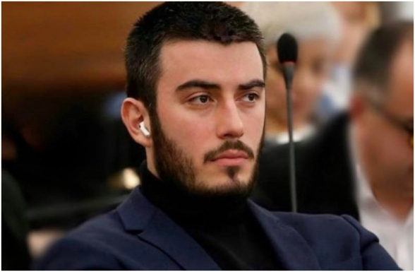 Քաղաքապետարանի ներկայացուցիչը փորձում է արդարացնել ապօրինի և անգրագետ թանկացման որոշումները (տեսանյութ)