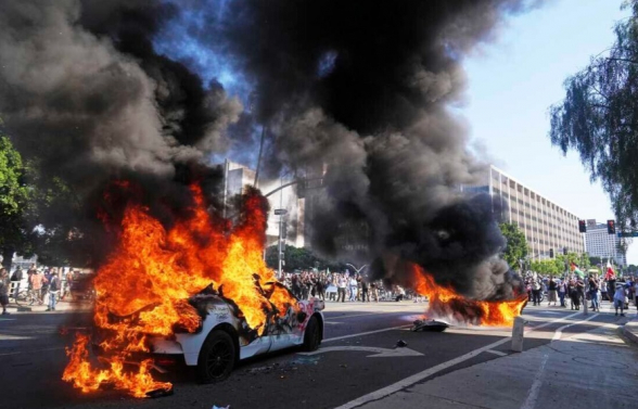 Միգրացիոն քաղաքականության դեմ բողոքի ցույցեր Լոս Անջելեսում. 2 ոստիկան է տուժել (տեսանյութ)