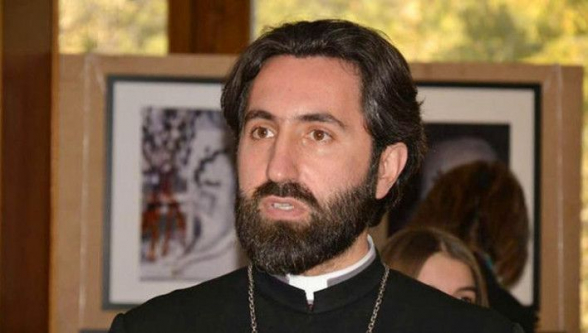 Ո՞ւր եք Դուք, թե նորեն հերթական իշխանությանն եք հաճոյանում. Հայր Ասողիկը՝ մտավորականներին