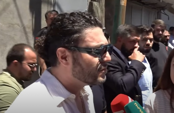 Այստեղ եմ՝ Սամվել Կարապետյանի կողքին կանգնելու համար. Ռազմիկ Ամյանը միացել է ՔԿ-ի մոտ հավաքված անձանց