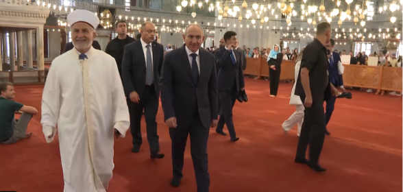 Пашинян был тёпло принят в стамбульской Голубой мечети (видео)