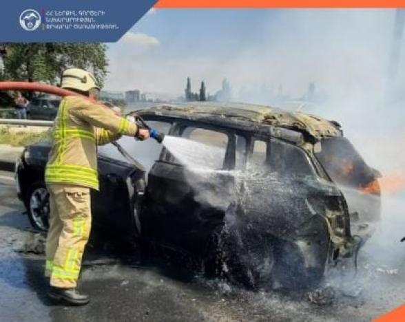 Իսակովի պողոտայում այրվել է ավտոմեքենա. վարորդը հոսպիտալացվել է