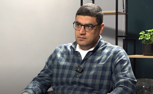 Աննա Հակոբյանի և Նիկոլ Փաշինյանի ծնկաչոք հուշարձանն եմ կառուցելու, քանդակագործները թող դիմեն ինձ․ Բորիս Մուրազի (տեսանյութ)