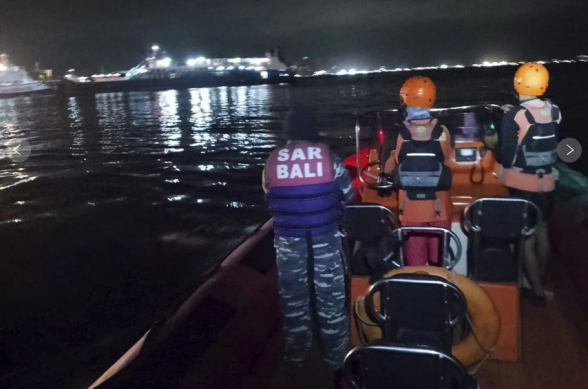 У берегов Бали затонул паром, перевозивший свыше 60 человек