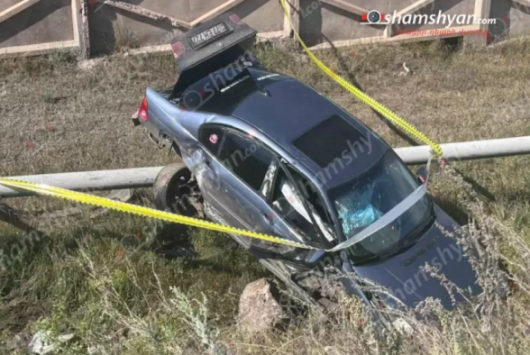 Վարդենիսում «BMW»-ն դուրս է եկել երթևեկելի գոտուց, բախվել քարերին և հայտնվել ձորակում․ կան տուժածներ