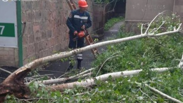 Ուժեղ քամին վնասներ է հասցրել Երևանում, Շիրակի, Տավուշի, Լոռու մարզերում