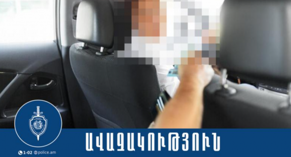 Ուղևորը հետնամասից ինչ-որ առարկա է պաhել տաքսու վարnրդի գլխին՝ պաhանջելով գումար