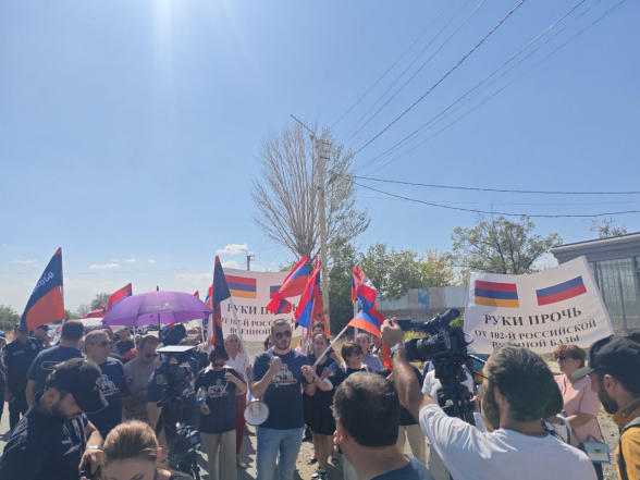 Самвел Акопян: «Они – приспешники, а многие из них – клоуны» (видео)