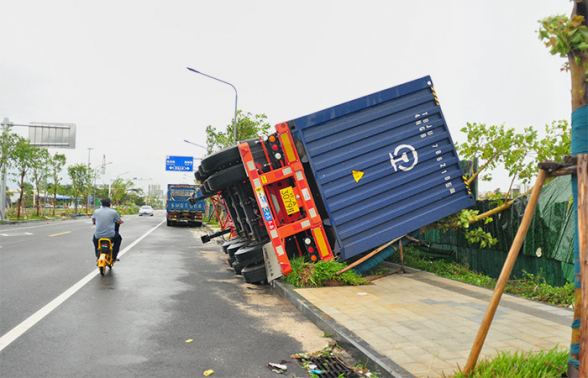 Во Вьетнаме объявлена эвакуация 325 тысяч человек из-за тайфуна «Кадзики»