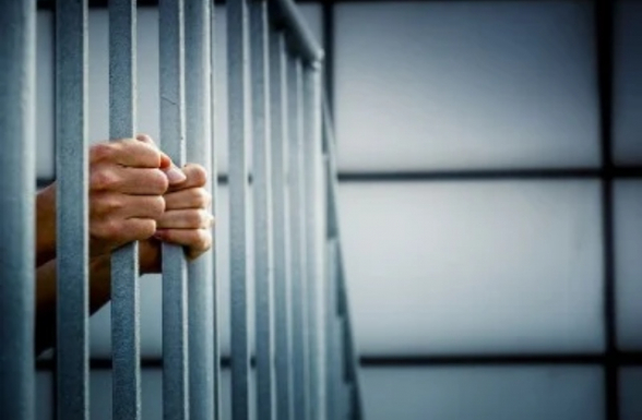 Չարենցավանում տղամարդը մորը հարվածել է արդուկով ու թեյամանով, ապա խեղդել կոշիկի քուղով