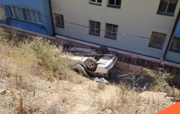 Քաջարանում «BMW»-ն գլխիվայր հայտնվել է ճանապարհամերձ հատվածում