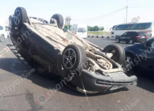 Իսակովի պողոտայում բախվել են «Dacia»-ն և «Opel Astra»-ն․ վերջինը գլխիվայր հայտնվել է երթևեկելի գոտում