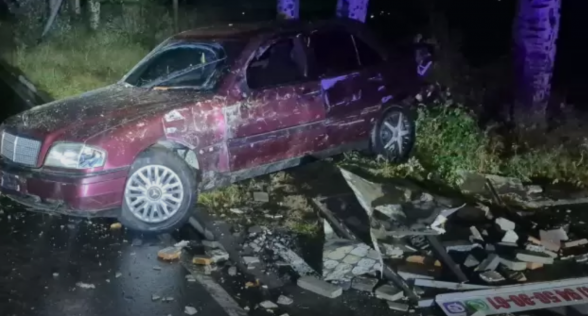 Վանաձորում 19-ամյա վարորդը «Mercedes»-ով բախվել է ծառին