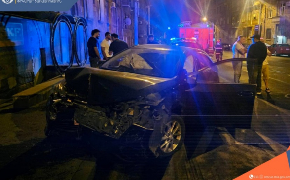 Պռոշյան փողոցի և Բաղրամյան պողոտայի խաչմերուկի մոտակայքում «Toyota»-ն բախվել է ճանապարհի եզրաքարին․ վարորդը տեղափոխվել է հիվանդանոց