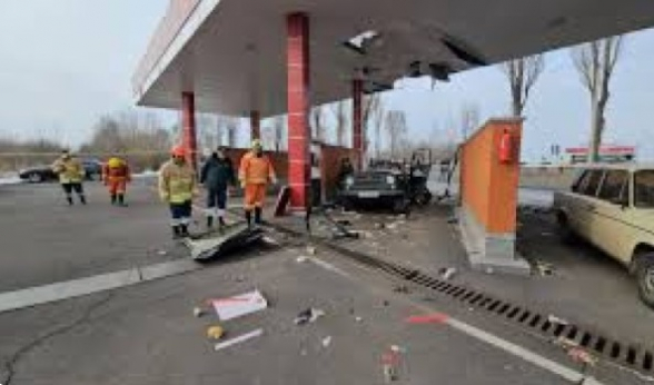 Աճառյան փողոցում մեթան գազի լցակայանի մոտակայքում տեղի է ունեցել գազի պայթյուն՝ հրդհի բռնկումով․ հրշեջ-փրկարարները մարել են հրդեհը