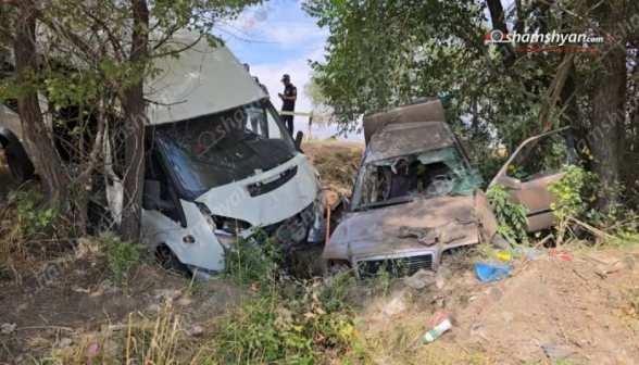 Արմավիրում բախվել են «Mercedes» ու «Ford», 3 վիրավnրներից մեկին դուրս են բերել փրկարարները